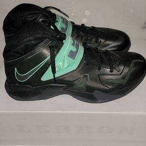 Lebron Zoom Soldier VII